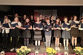 Wieczór Pieśni Patriotycznych w śremskiej „Szóstce”-5639