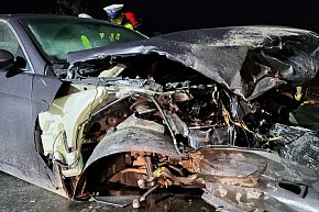 Osobówka uderzyła w ciężarówkę-5651