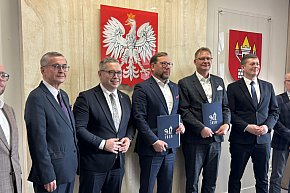 Podpisanie umowy na realizację 8 budynków mieszkalnych-5783