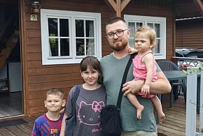 Ruszyła zbiórka na pomoc dla trojga dzieci. Babcia walczy o ich przyszłość-83912