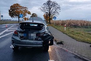 Pijana uderzyła w samochód i zaczęła uciekać dymiącym się autem-83918