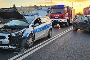 Zderzenie z udziałem radiowozu. Dwóch policjantów w szpitalu-83990