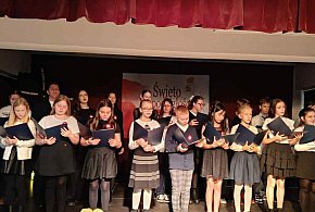 Wieczór Pieśni Patriotycznych w śremskiej „Szóstce”-84227