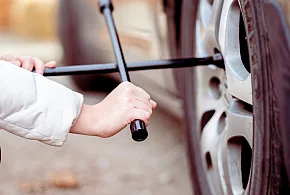 Z pozoru drobiazg, a może skończyć się tragedią. Urząd ostrzega kierowców-84229