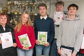 Mistrzowie powiatu - sukces licealistów Wybickiego w szachowych rozgrywkach-84353