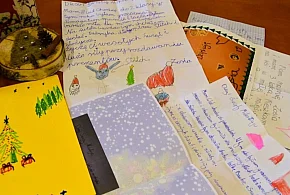 Mikołaj w mundurze - policjanci ze Śremu pomagają potrzebującym dzieciom-84554