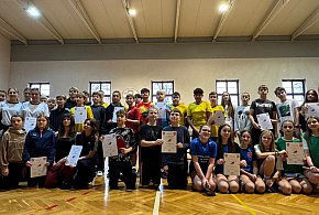 Mistrzostwa Powiatu Śremskiego. Sportowa rywalizacja najmłodszych na sali BAZAR-84596