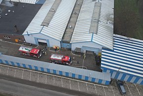 Pożar w zakładzie w Sikorzynie - rutynowe prace zamieniły się w akcję ratunkową-84885