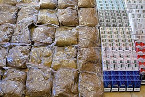 Sprzedawca ze Śremu z zarzutami. Policja zabezpieczyła 8 tysięcy papierosów-85062