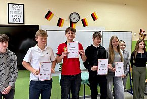 Dwujęzyczne zmagania w SP 1. Znamy mistrzów Gminnego Konkursu "Poliglota"-85053