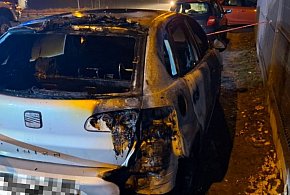 Nocny pożar  wiaty w Śremie. Uszkodzone zostały auta osobowe-85149