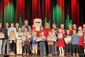 Eko szopka seniorów triumfuje. IV Konkurs na szopkę Bożonarodzeniową-85191