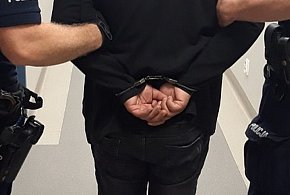 Pijany kierowca wjechał w drzewo, a pasażer był poszukiwany! Podwójny dramat-85332