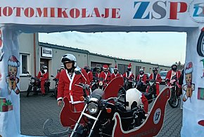 "MotoMikołaje" wyruszyły czynić dobro w  Śremie! Uczniowie ZSP rozdawali radość-85341