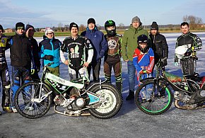 Żużlowcy na lodzie w Mórce – niezwykłe zakończenie roku-85756