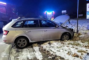 Zderzenie dwóch osobówek na skrzyżowaniu ulic Sikorskiego i Platanowej-85894