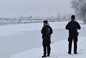Lód to pułapka! - Policja kontroluje śremskie akweny-85981