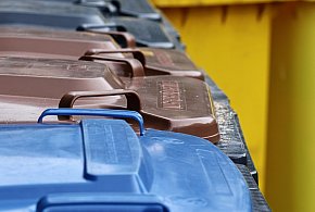 Fioletowe worki na odpady. Oto, co powinno tam trafiać-86041