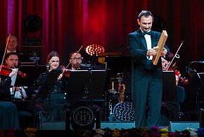 Muzyczna uczta w KCEK. - Śrem powitał Nowy Rok z klasą i energią!-86062