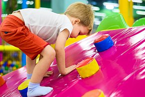 Zostawiasz dziecko w sali zabaw? Urząd wykrył poważne uchybienia-86202