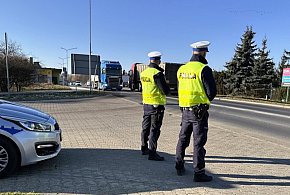 Śremska policja ostrzega - Telefon w ręku za kółkiem to jazda „na ślepo”-86272