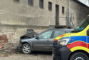 Fatalne warunki na drogach. Uwaga gołoledź . Strażacy w akcji