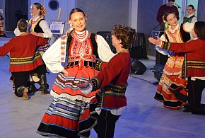 Folklorystyczna uczta w Mchach. „Poloneza czas zacząć” zachwycił publiczność!