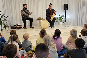 „Karawana Opowieści” w bibliotece. Baśniowa podróż dla dużych i małych