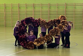 Czerwone kokardy i taneczny krok - Mażoretki „Błysk” świętowały Dzień Kobiet!