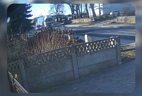 O krok od tragedii w Małachowie! Ciężarówka prawie potrąciła pieszego