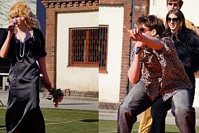 Szpilki, zalotki i wielka scena na szkolnym boisku - Dzień Kobiet w śremskim LO!