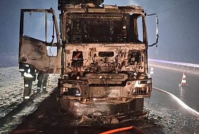 Pożar na trasie S5 pod Kościanem - Spłonęła kabina betoniarki