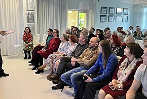 Kolejna inicjatywa PTTK przy Odlewni Żeliwa - Wernisaż "Zew natury" w Bibliotece