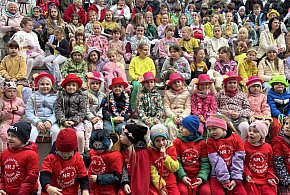 Kolorowo w Amfiteatrze! Międzypokoleniowe powitanie wiosny w Śremie