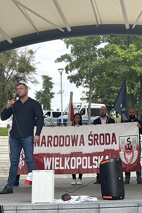 Protest przeciwko masowej imigracji w Śremie-5522