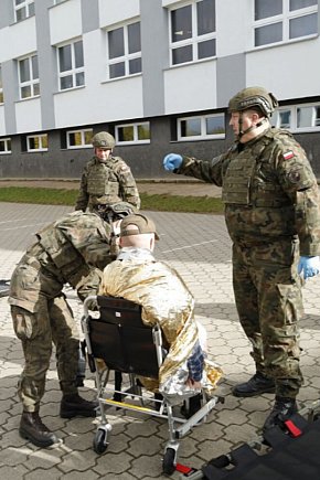 Atak drona na szkołę-5591