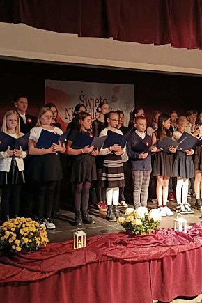 Wieczór Pieśni Patriotycznych w śremskiej „Szóstce”-5639