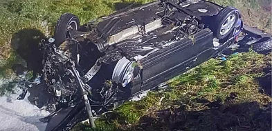 Podczas dachowania wypadli z auta! Jechali za szybko, a do tego wszyscy byli pijan-84242