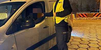 Brak tablic to był tylko początek. Pijany kierowca wpadł w Dzięczynie