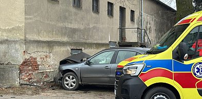 Fatalne warunki na drogach. Uwaga gołoledź . Strażacy w akcji