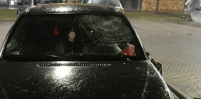 Agresja w Gostyniu. Ojciec i syn ruszyli z pięściami na BMW