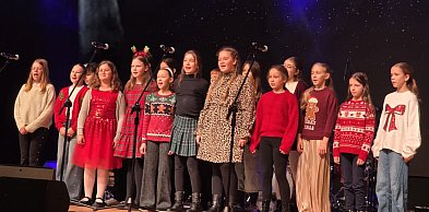 „Jeden wieczór, wielka pomoc” – Koncert charytatywny w Zespole Szkół Katolickich