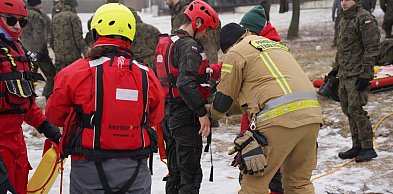 Wspólne szkolenie służb ratowniczych nad Jeziorem Grzymisławskim
