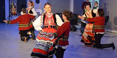 Folklorystyczna uczta w Mchach. „Poloneza czas zacząć” zachwycił publiczność!
