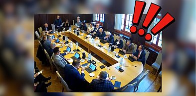 Gorąco na sesji Rady Powiatu w Śremie! Poszło o sposób obradowania