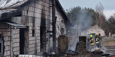 Pożar pieczarkarni w  gminie Dolsk – w akcji udział brało 13 zastępów straży