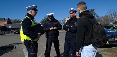 Bezpieczeństwo na drogach - Śremscy policjanci dbają o rowerzystów i pieszych
