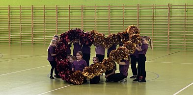 Czerwone kokardy i taneczny krok - Mażoretki „Błysk” świętowały Dzień Kobiet!