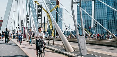 Stojaki rowerowe – mała infrastruktura, wielka zmiana w przestrzeni miejskiej