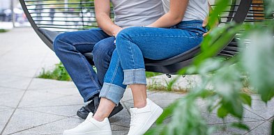 Czy fotel bujany do ogrodu to dobra alternatywa dla huśtawki ogrodowej?